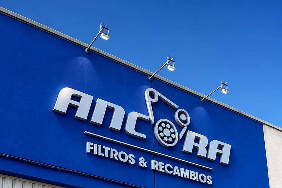 Fachada de la tienda ANCORA Filtros y Recambios en Av. de Madrid 18, Valdemoro
